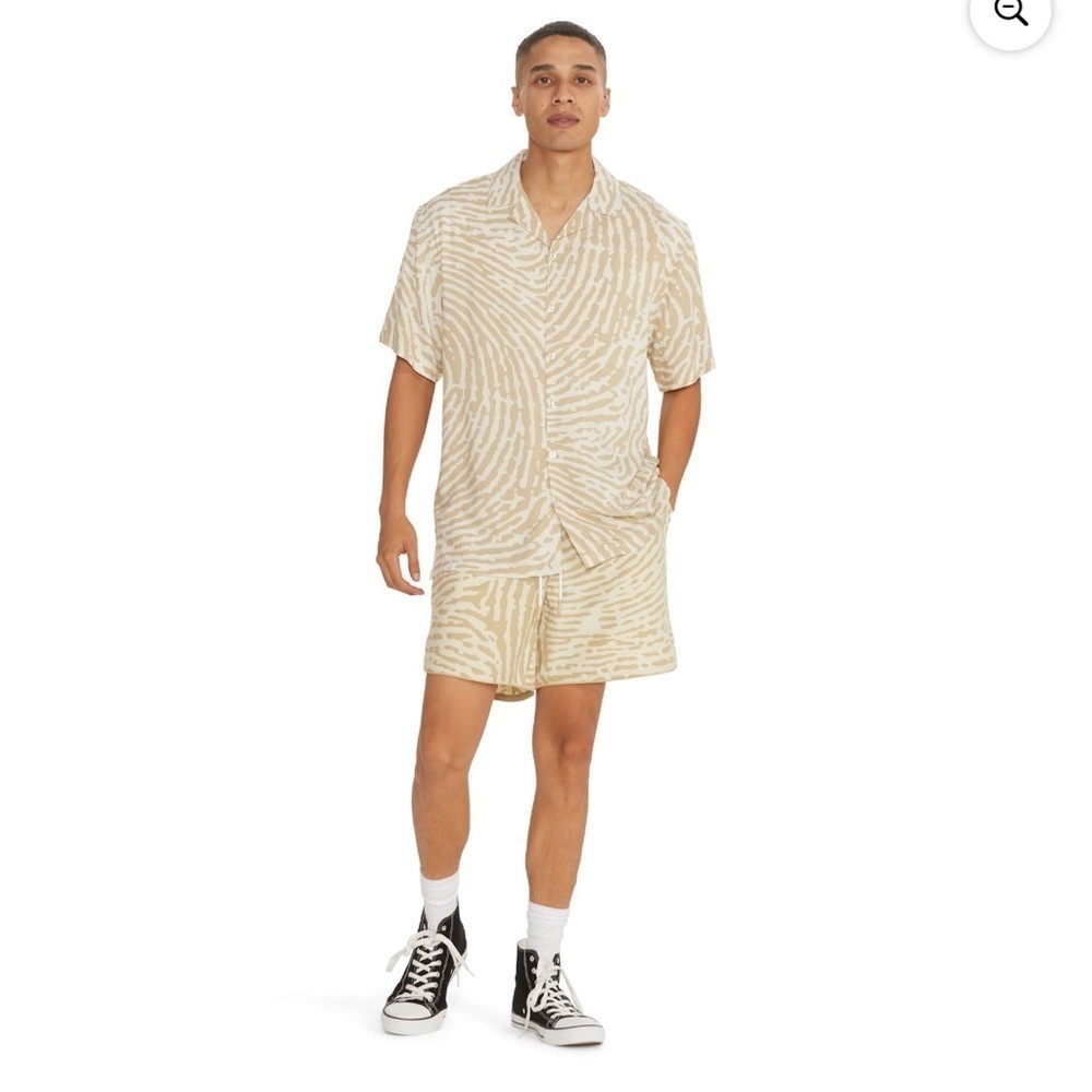 No Boundaries Zebra Print Men’s set in Beige and White Sz Large